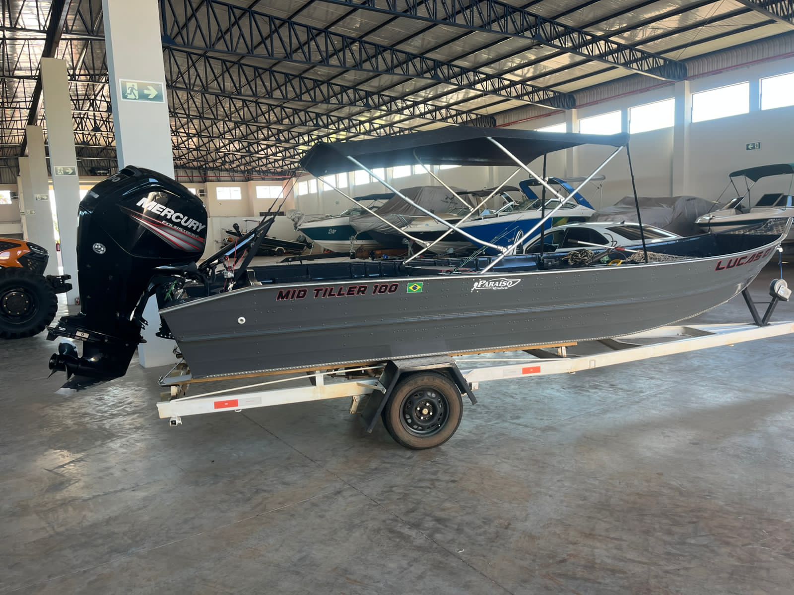 Barco com acabamento premium